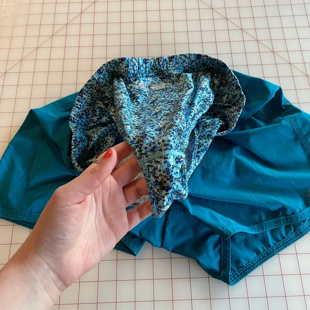 New Balance women’s turquoise blue floral athletic running shorts size medium